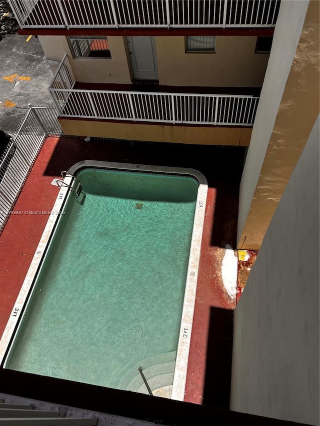 view of swimming pool