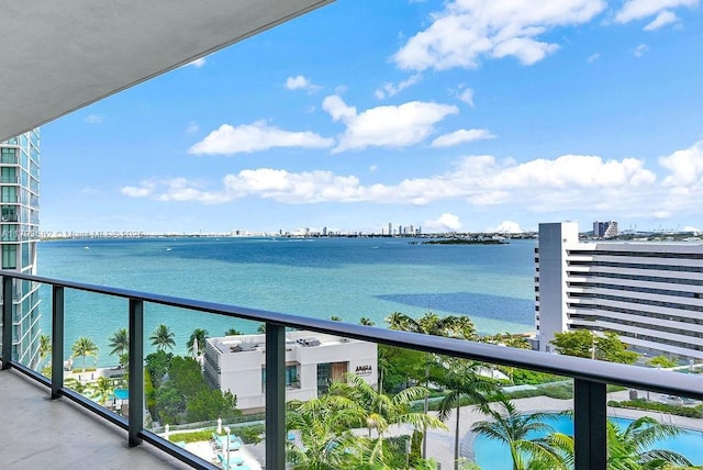 650 NE 32nd St Unit 1004, Miami, FL 33137 - balcony featuring a water view