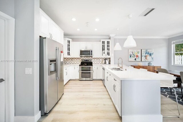 721 Tanglewood Cir, Weston, FL 33327 - kitchen featuring crown molding, appliances with stainless steel finishes, a sink, a peninsula, and visible vents