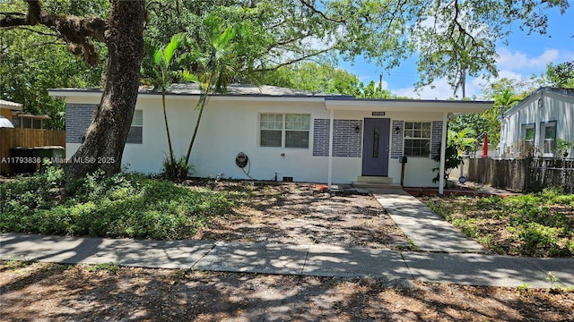 ranch-style house featuring stucco siding, fence, and entry steps