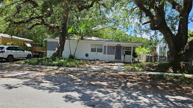 12120 NE 11th Pl, North Miami, FL 33161 - ranch-style home featuring fence