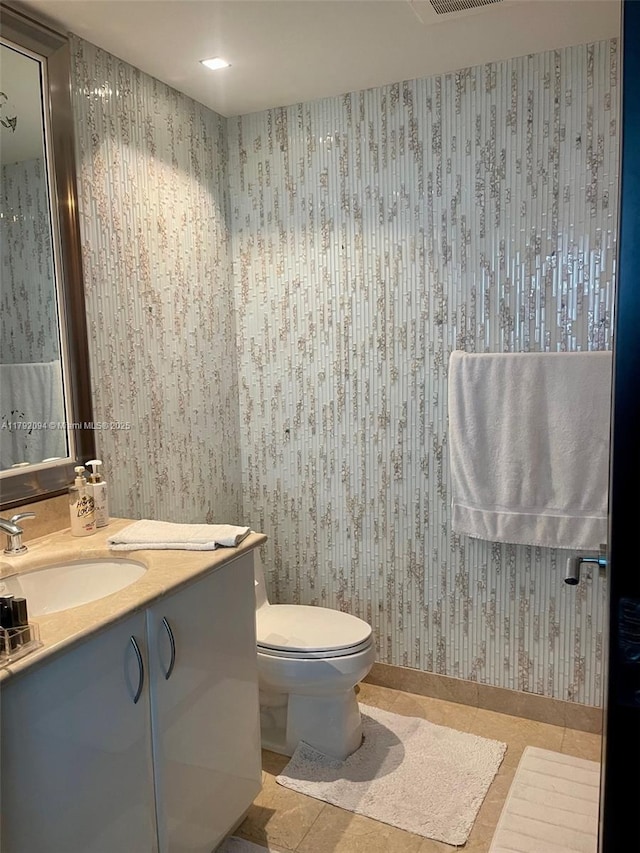 1331 Brickell Bay Dr Unit 3607, Miami, FL 33131 - bathroom with vanity, visible vents, toilet, and wallpapered walls