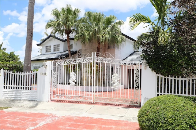 2921 SW 141st Ct, Miami, FL 33175 - view of gate featuring a fenced front yard