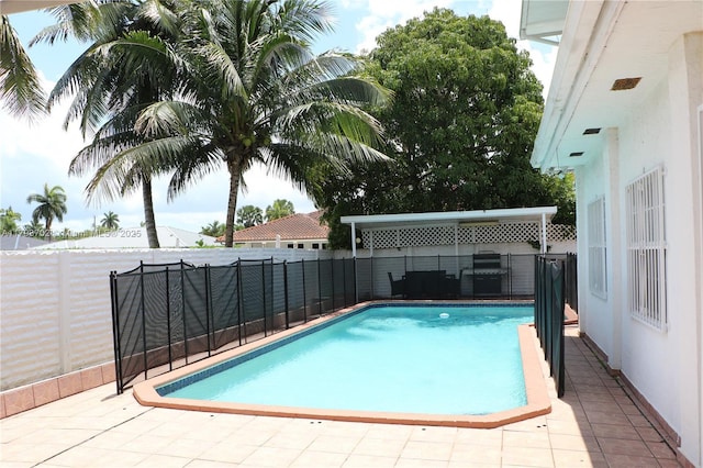 2921 SW 141st Ct, Miami, FL 33175 - view of swimming pool featuring a fenced in pool and a fenced backyard