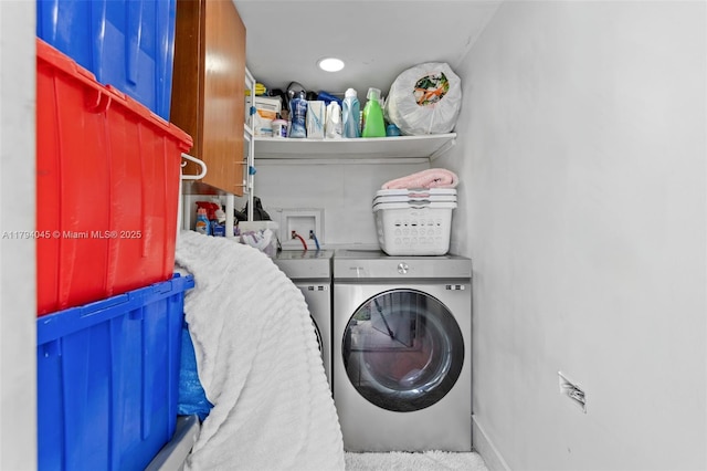 laundry room with baseboards and washer and dryer