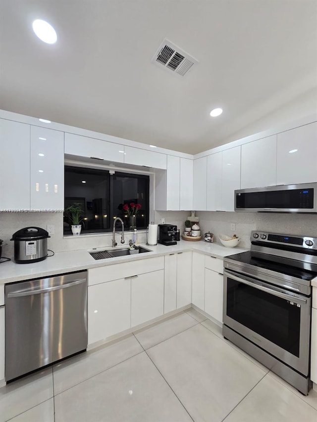 11015 SW 158th Ter, Miami, FL 33157 - kitchen featuring white cabinets, a sink, stainless steel appliances, visible vents, and modern cabinets