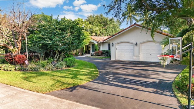view of front facade featuring a garage, stucco siding, and driveway