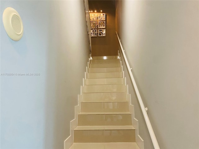 450 N Federal Hwy Unit 102, Boynton Beach, FL 33435 - staircase featuring a high ceiling