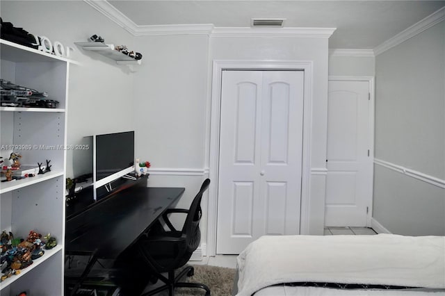 tiled bedroom featuring a closet, ornamental molding, baseboards, and visible vents