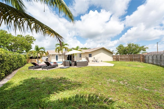 view of yard with a patio area, a fenced backyard, and an outdoor living space