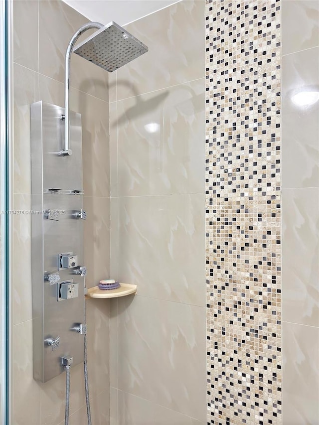 8195 SW 151st St, Palmetto Bay, FL 33158 - bathroom featuring a tile shower