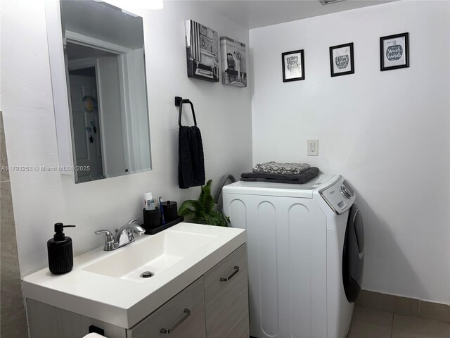 1680 NE 191st St Unit 118-2, Miami, FL 33179 - bathroom featuring vanity, washer and clothes dryer, and tile patterned flooring