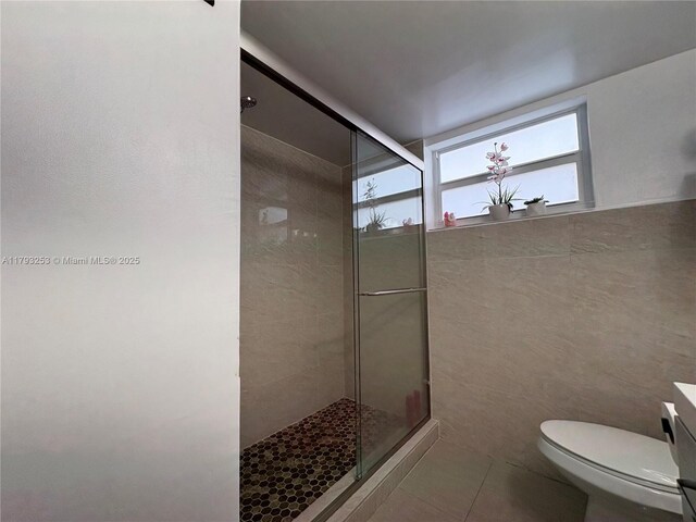 1680 NE 191st St Unit 118-2, Miami, FL 33179 - full bath featuring tile walls, tile patterned flooring, a stall shower, vanity, and toilet