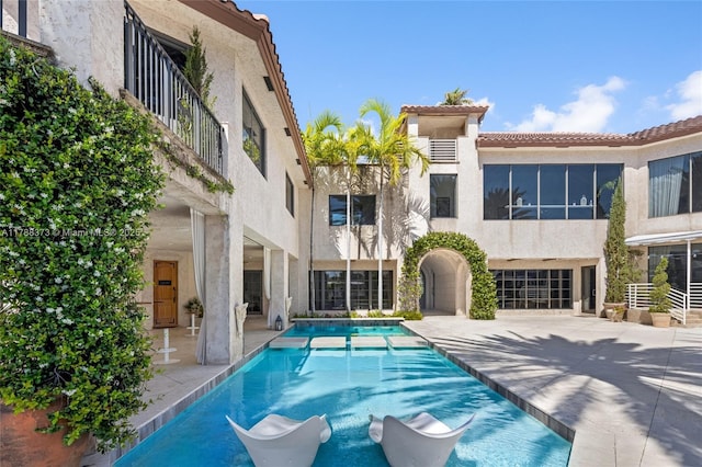 600 Isle Of Palms Dr, Fort Lauderdale, FL 33301 - outdoor pool featuring a patio area
