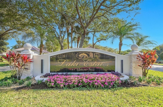 view of community / neighborhood sign