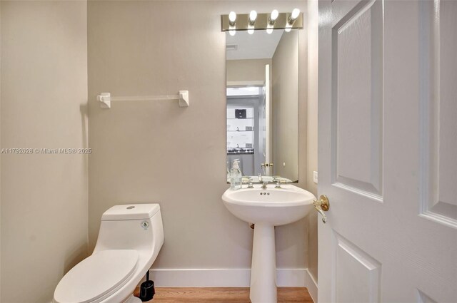 7649 Briar Cliff Cir, Lake Worth, FL 33467 - half bath featuring toilet and baseboards