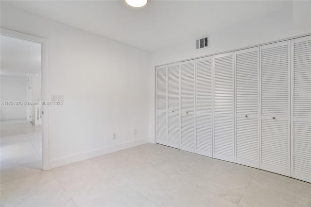 853 SW 118th Ter, Davie, FL 33325 - unfurnished bedroom with visible vents, baseboards, and a closet