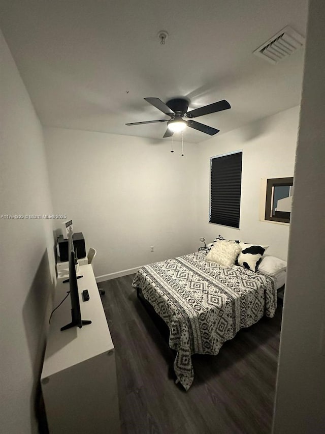 bedroom featuring visible vents, dark wood finished floors, ceiling fan, and baseboards