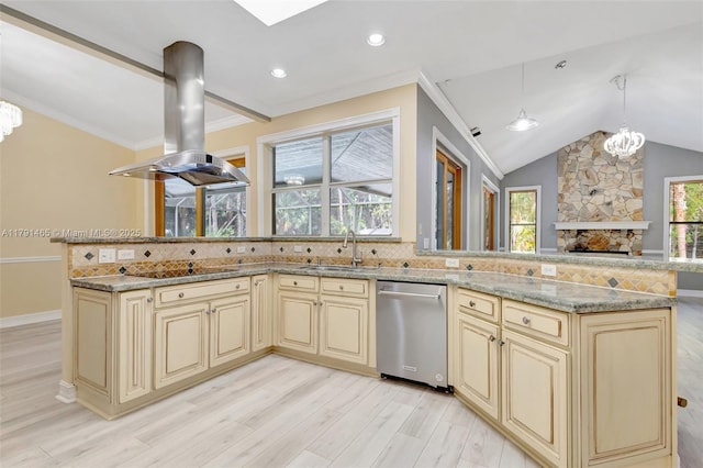 16789 98th Way N, Jupiter, FL 33478 - kitchen with cream cabinets, stainless steel dishwasher, a sink, a peninsula, and vaulted ceiling