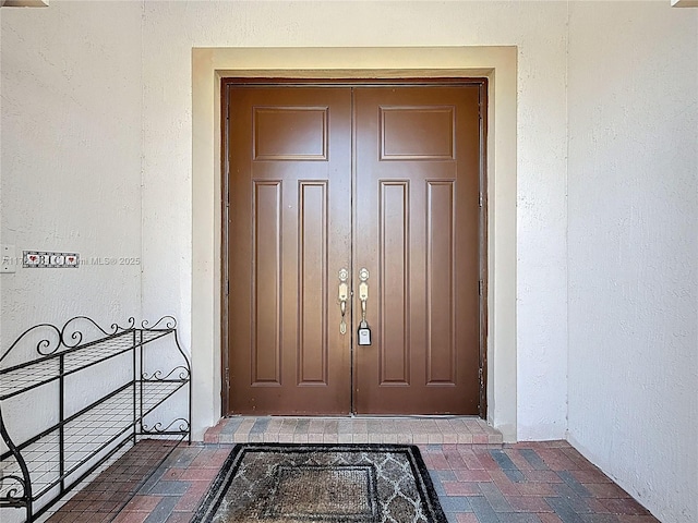 property entrance with stucco siding
