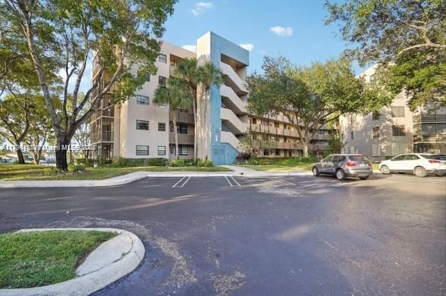 901 Colony Point Cir Unit 217, Pembroke Pines, FL 33026 - view of property with uncovered parking