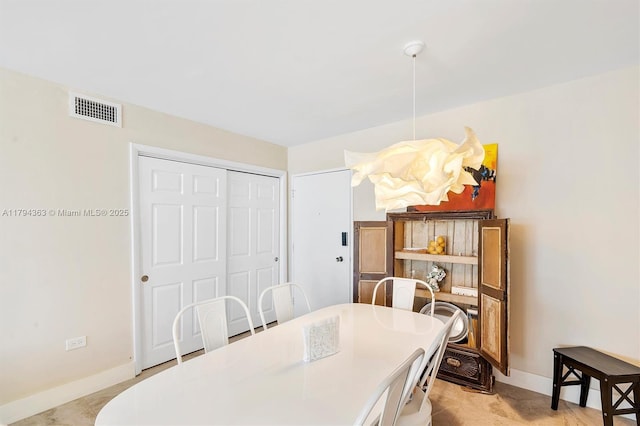 dining space with visible vents and baseboards