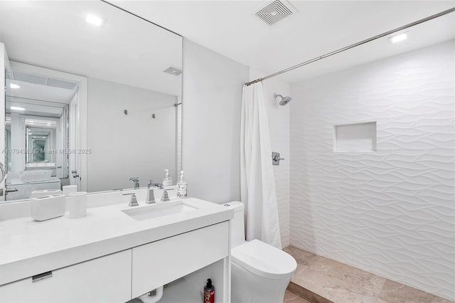 full bathroom with a tile shower, toilet, and visible vents