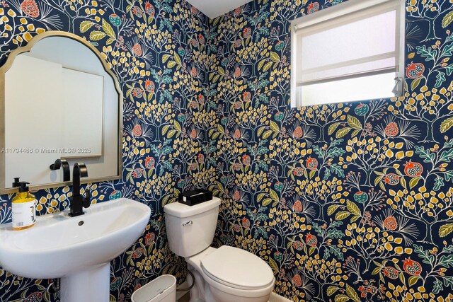 6255 SW 99th Ter, Pinecrest, FL 33156 - bathroom with a sink, toilet, and wallpapered walls
