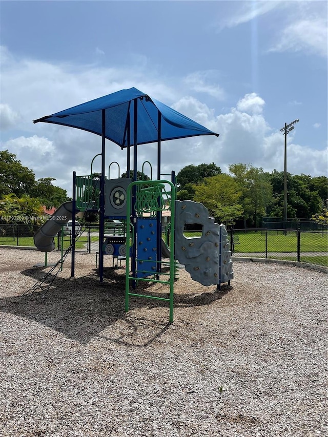 8588 NW 27th Dr, Coral Springs, FL 33065 - view of sport court with community basketball court, fence, and a tennis court