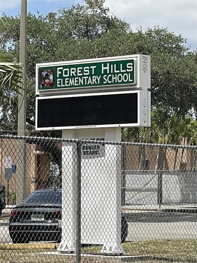 8588 NW 27th Dr, Coral Springs, FL 33065 - details featuring fence