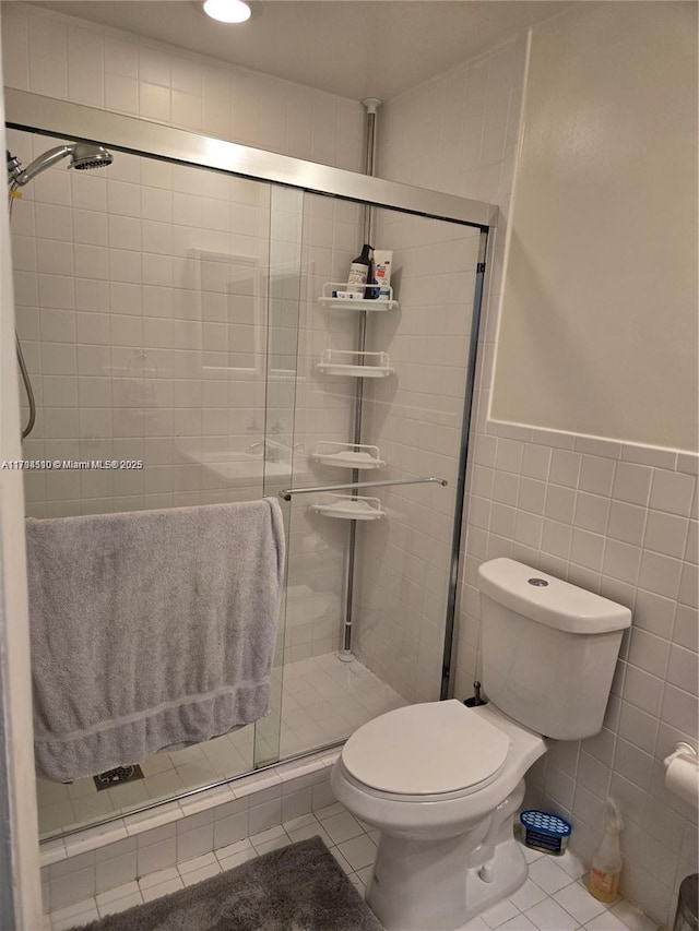 295 Jacaranda Dr Unit 20, Plantation, FL 33324 - full bath with tile walls, wainscoting, a stall shower, tile patterned floors, and toilet
