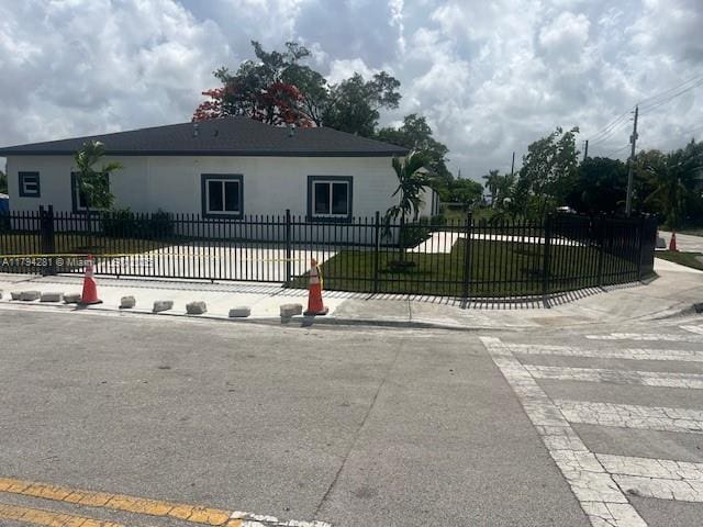 11870 SW 220th St, Miami, FL 33170 - view of front of property featuring a fenced front yard