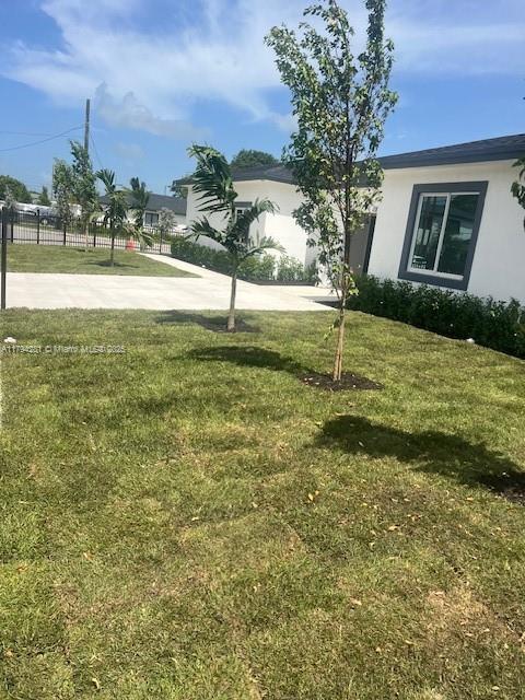 11870 SW 220th St, Miami, FL 33170 - view of yard