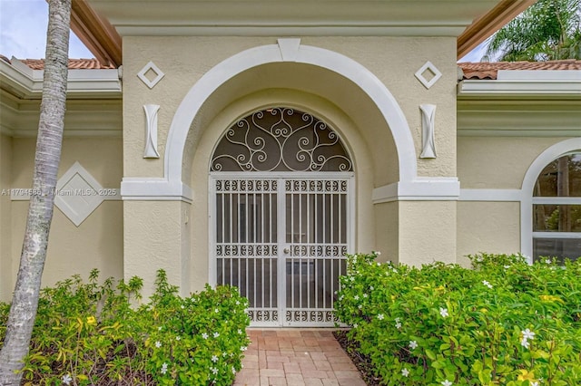 4 Mccairn Ct, Palm Beach Gardens, FL 33418 - property entrance with a gate and stucco siding