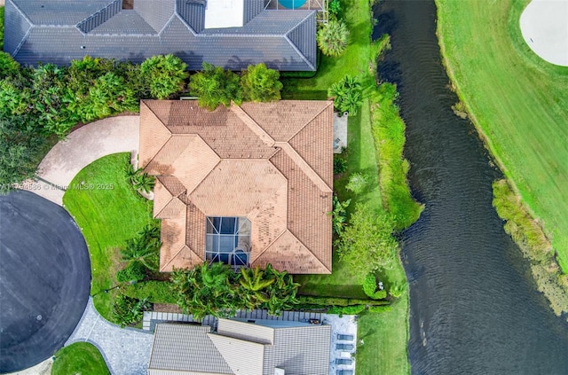 4 Mccairn Ct, Palm Beach Gardens, FL 33418 - birds eye view of property featuring a water view