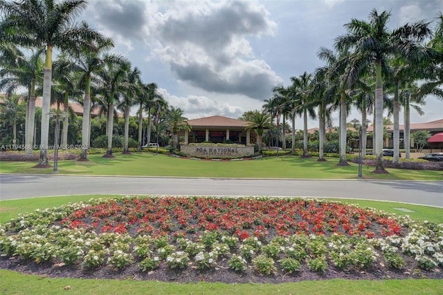 4 Mccairn Ct, Palm Beach Gardens, FL 33418 - view of property's community featuring a lawn