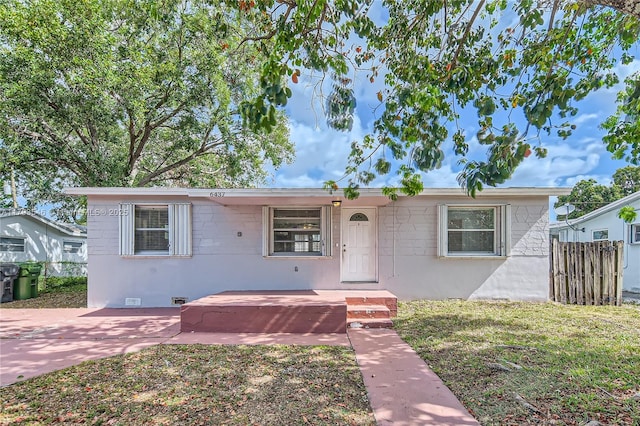 6437 Custer St, Hollywood, FL 33024 - view of front of home with fence and crawl space