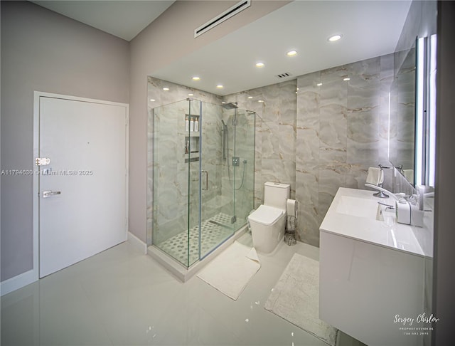 full bathroom with visible vents, vanity, toilet, a marble finish shower, and recessed lighting