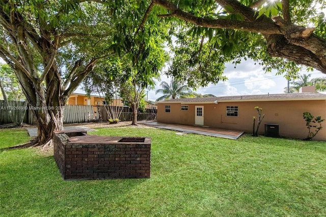 2821 N 74th Ave, Hollywood, FL 33024 - view of yard featuring central AC unit