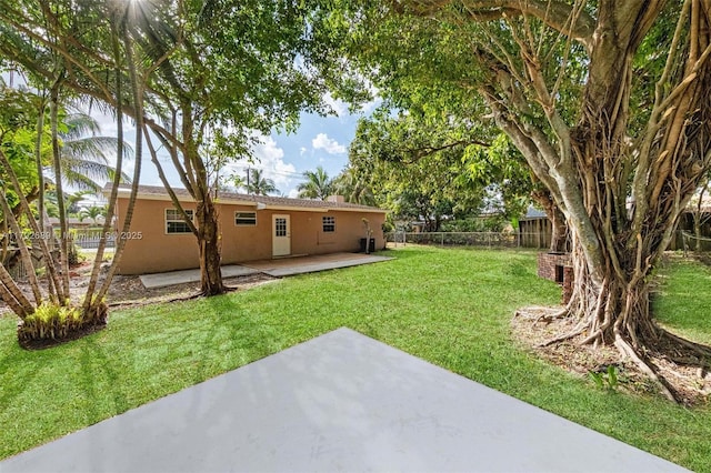2821 N 74th Ave, Hollywood, FL 33024 - view of yard with a patio