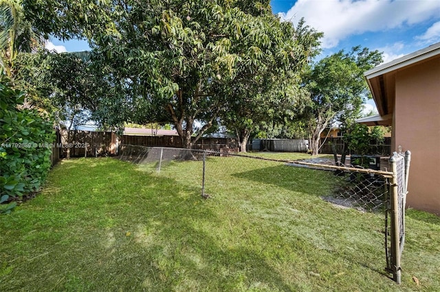 2821 N 74th Ave, Hollywood, FL 33024 - view of yard