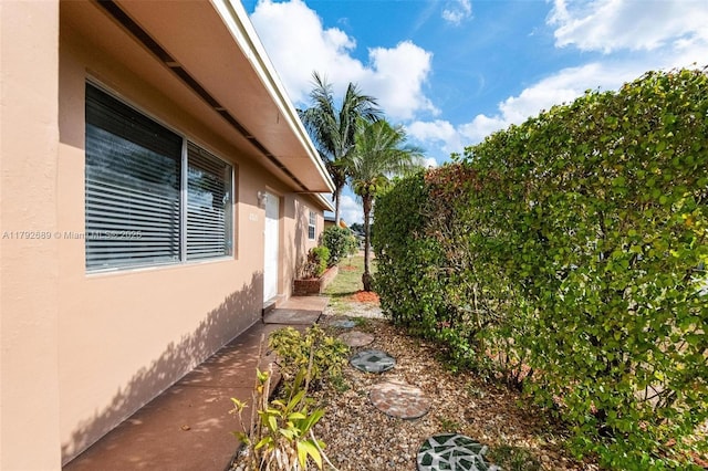 2821 N 74th Ave, Hollywood, FL 33024 - view of side of home with stucco siding