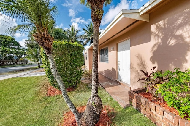 2821 N 74th Ave, Hollywood, FL 33024 - view of green lawn