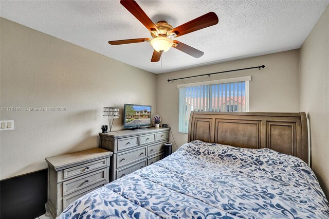 bedroom featuring a textured ceiling and ceiling fan