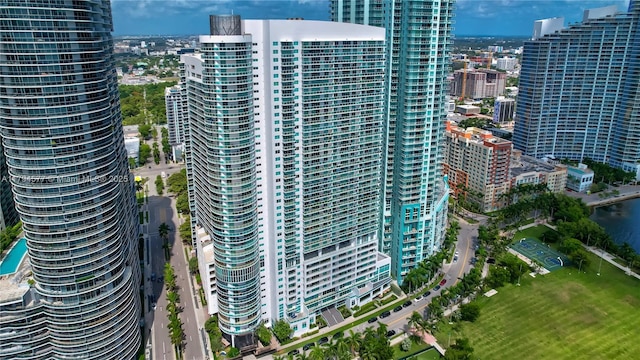 bird's eye view with a view of city