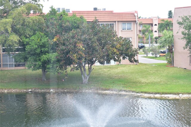 9900 Sunrise Lakes Blvd Unit 309, Sunrise, FL 33322 - surrounding community featuring a lawn and a water view