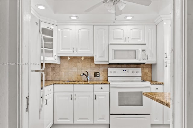 kitchen featuring a sink, ceiling fan, white cabinets, and white appliances
