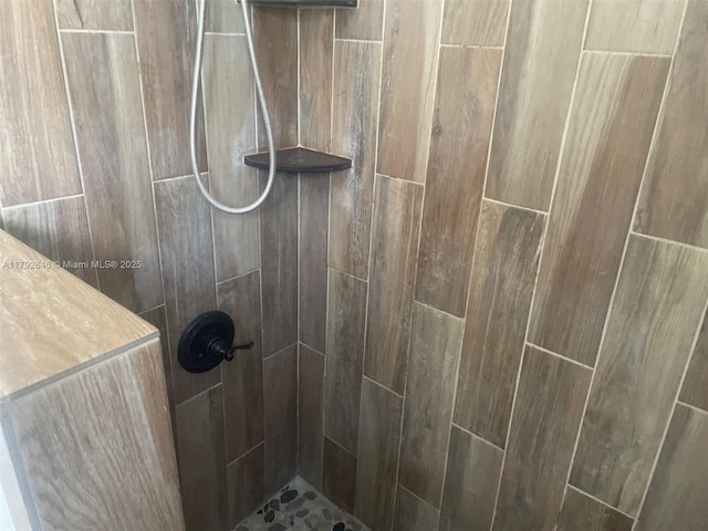 details featuring tiled shower