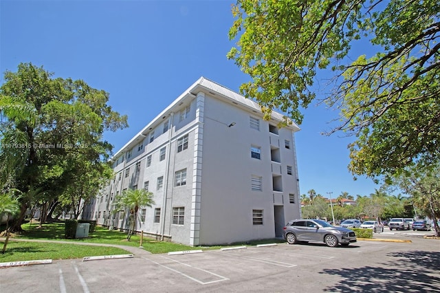 17255 SW 95th Ave Unit 247, Palmetto Bay, FL 33157 - view of property with uncovered parking