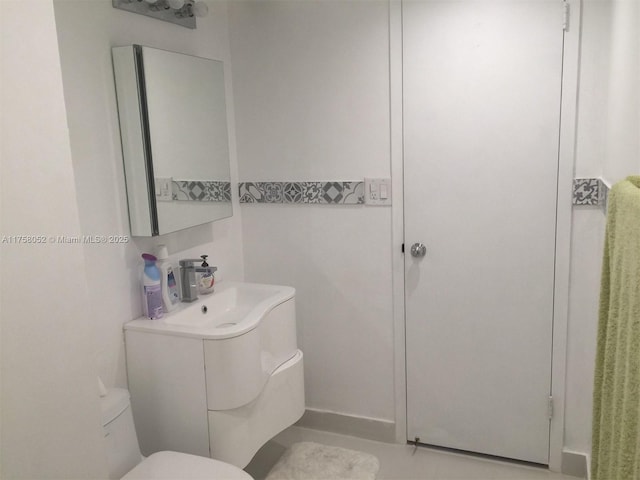 bathroom featuring a sink and toilet